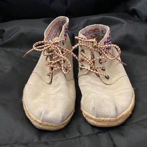TOMS Women size 6.5